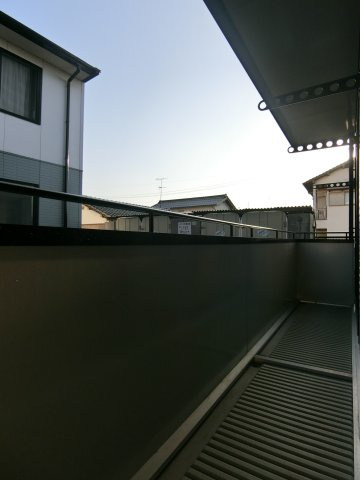 ヴィ・ラフィネ旗ヶ崎2号館のバルコニー