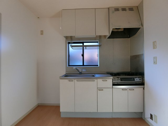 ヴィ・ラフィネ旗ヶ崎2号館の居間・リビング