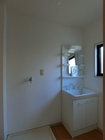 ヴィ・ラフィネ旗ヶ崎2号館の洗面所