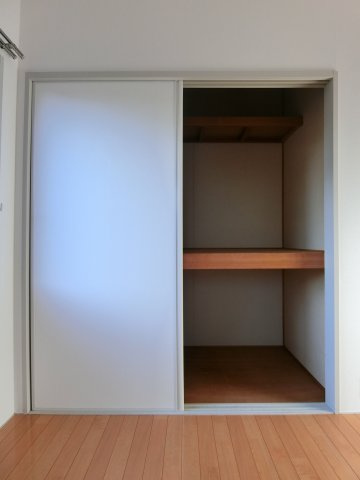 ヴィ・ラフィネ旗ヶ崎2号館の収納