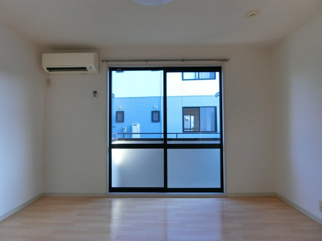 ヴィ・ラフィネ旗ヶ崎2号館の洋室