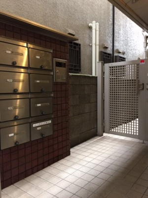 【その他共用部分】 | ヴィルヌーヴ | 入口にはメールボックス・駐輪場がございます。