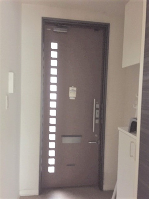 【玄関】 | ヴィルヌーヴ | 白を基調としたすっきりとした玄関です！