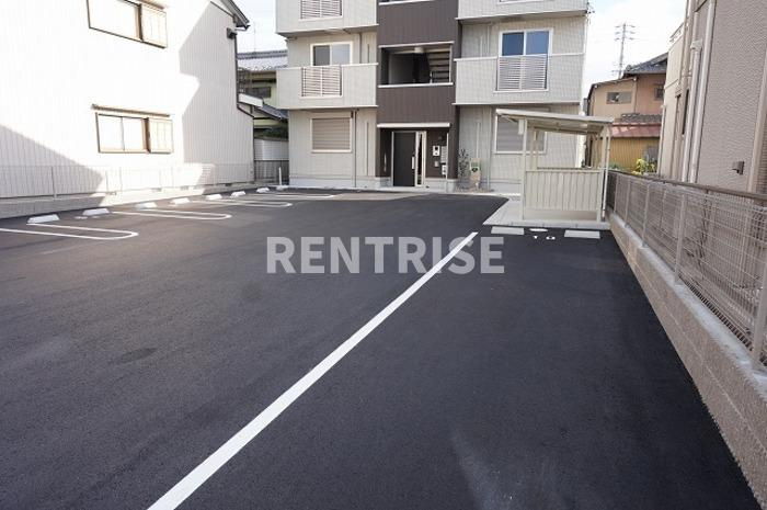 アンダー フォレスト Ⅴ Ａ棟の駐車場