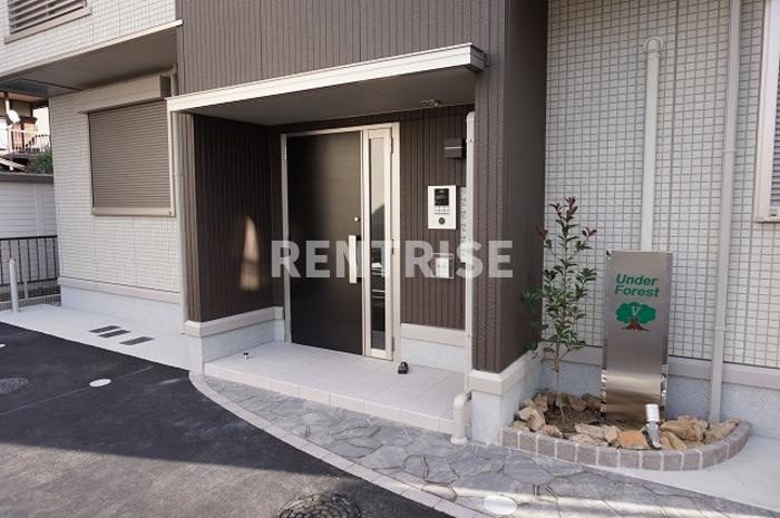 アンダー フォレスト Ⅴ Ａ棟のエントランス