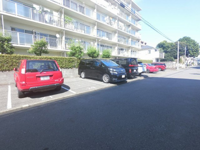 【駐車場】 | 鶴見ハイム | 平置き駐車場です。