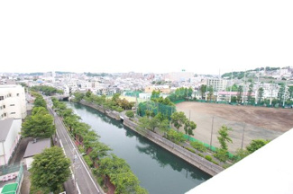 【展望】 | 春先には桜並木を望めるお部屋です！