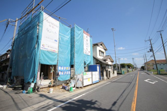 【前面道路含む現地写真】