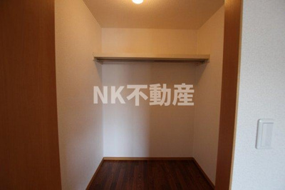 【収納】 | メゾンシャロームA（東花園賃貸） | ウォークインクローゼット付き