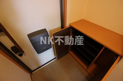 【玄関】 | メゾンシャロームA（東花園賃貸） | シューズボックスです