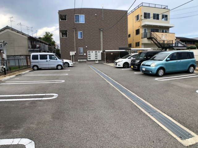 プレジールの駐車場