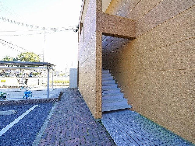 ファミールのその他共用部分|2F部への昇降口です