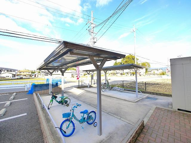 ファミールのその他共用部分|屋根付き駐輪場です