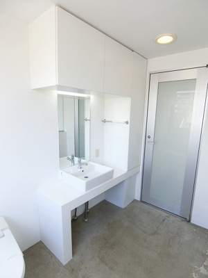 【独立洗面台】 | S･BLANC/エスブラン | 独立洗面台付きで朝の準備もらくらく♪お化粧するときに大活躍ですね！