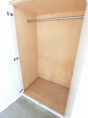 【収納】 | S･BLANC/エスブラン | 洋室8.2帖のお部屋にあるクローゼットです♪大切なお洋服もしわにならないようにハンガーがけができます☆