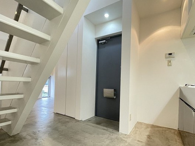 【玄関】 | S･BLANC/エスブラン | 室内から玄関への景観です☆玄関を入ってすぐにリビングダイニングキッチンがあります！