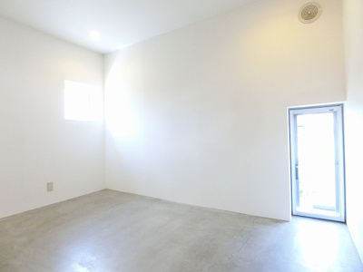 【居間・リビング】 | S･BLANC/エスブラン | リビングダイニングキッチン8.7帖☆角部屋二面採光のお部屋です♪椅子とテーブルを囲んで家族団欒の時間を過ごせます♪