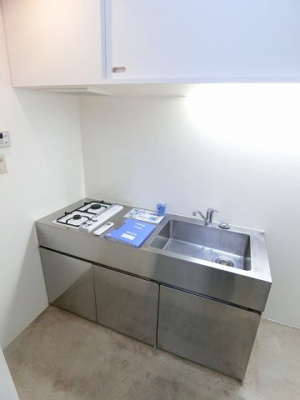 【キッチン】 | S･BLANC/エスブラン | シルバーのおしゃれなデザインのキッチンです☆場所を取るお鍋やお皿もすっきり収納できてお料理がはかどります！