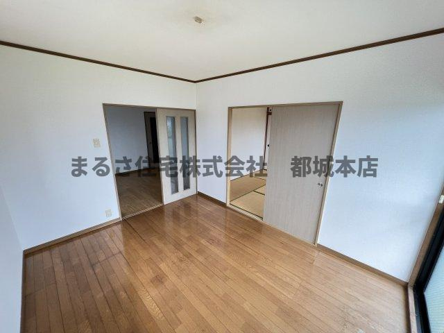 日の出マンションの洋室