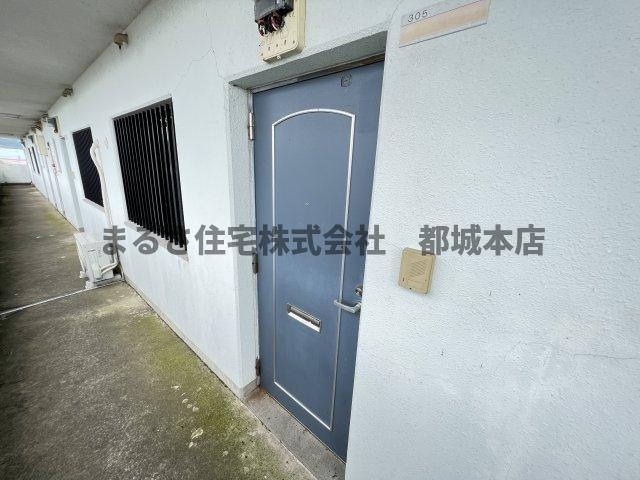 日の出マンションの玄関