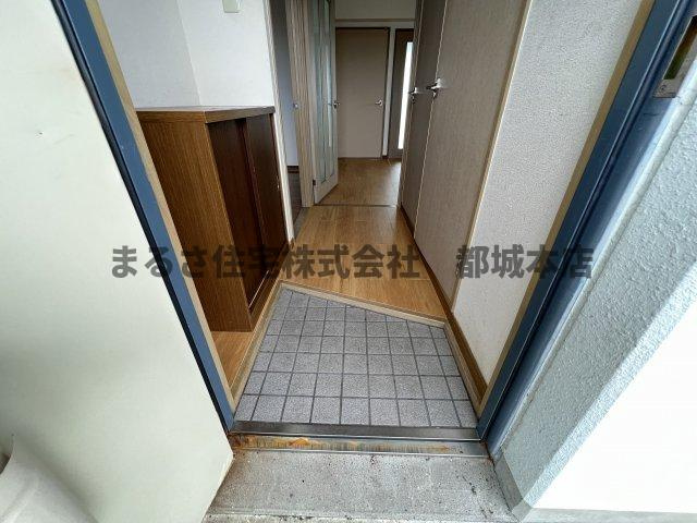 日の出マンションの玄関