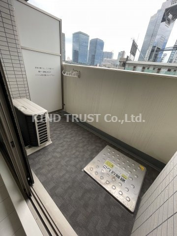 レオンコンフォート新梅田Ⅱのバルコニー|外からの目が気にならないバルコニーで洗濯物が干せます