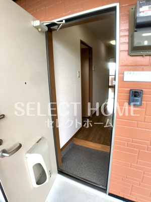 【玄関】 | カーサ占部 | 明るい玄関です