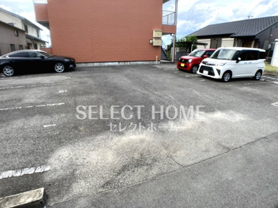 【駐車場】 | カーサ占部 | 車をお持ちの方に嬉しい駐車場付きの物件です