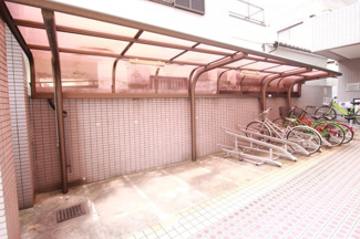 【エントランス】 | キレイに清掃された自転車置場です♪