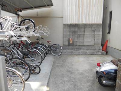 コスモガーデン二條の駐車場|駐輪場