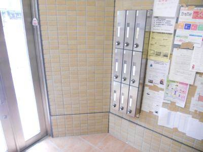 プリムローズ四条のエントランス|集合ポスト