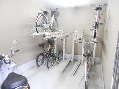 プリムローズ四条の駐車場|駐輪場