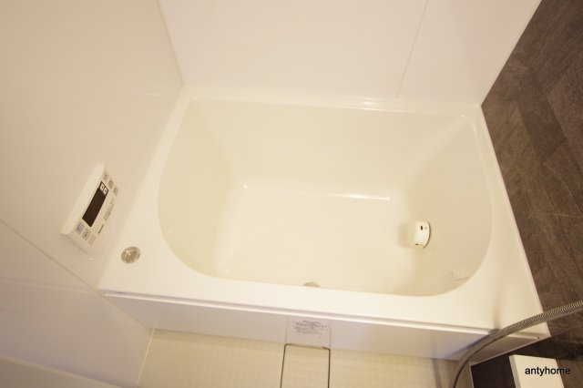 ファーストステージ江坂広芝町2　仲介手数料無料の浴室