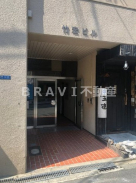 竹宏ビル　BRAVI不動産のエントランス|【竹宏ビル】毎日通るエントランスはこのようになっています