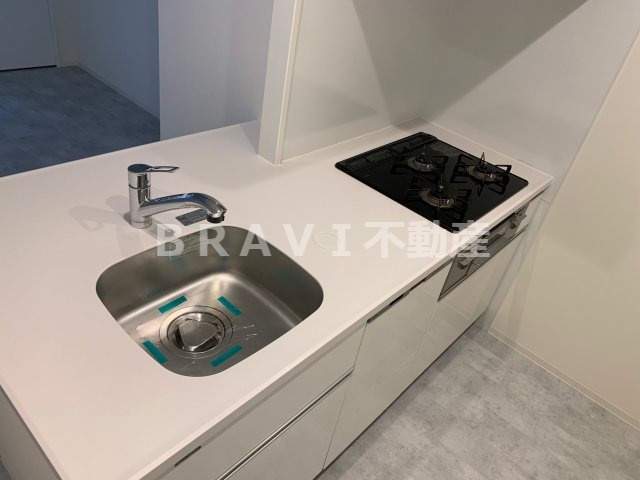 AMBITIOUS鎗屋町（アンビシャスヤリヤマチ）　BRAVI不動産のキッチン|AMBITIOUS鎗屋町（アンビシャスヤリヤマチ）コンパクトなキッチンで掃除もラクラク