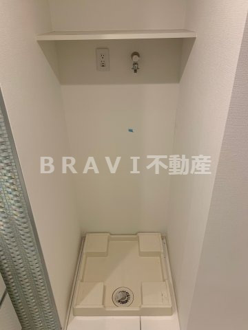 BRAVE北新町（ブレイブキタシンマチ）　BRAVI不動産の洗面所|【BRAVE北新町（ブレイブキタシンマチ）】洗濯機置き場