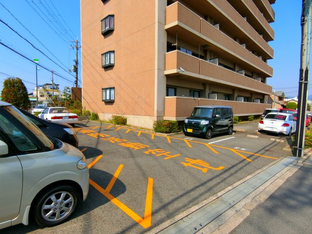 プレミール28の駐車場
