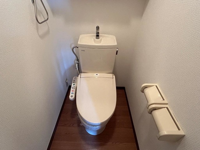 サン・ソレイユ西条　壱番館のトイレ