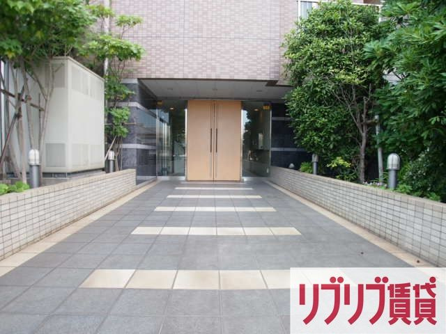 グランダジュール千葉みなとのエントランス