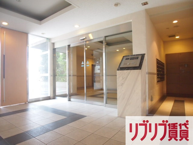 グランダジュール千葉みなとのエントランス
