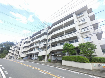 【外観】 | コスモ青葉台イーストヒルズ | 総戸数３９戸、昭和６１年７月築、管理人は日勤勤務につき管理体制良好です♪