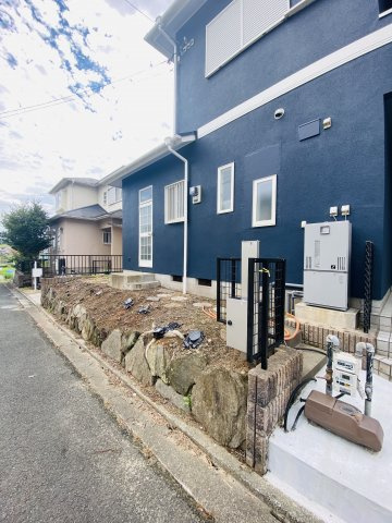 宗像市青葉台2丁目　戸建ての前面道路含む現地写真