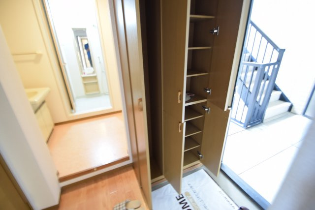 ロイヤルコートの玄関|シューズボックス大きいです。