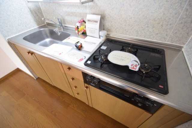 ロイヤルコートのキッチン|リビング広々としています