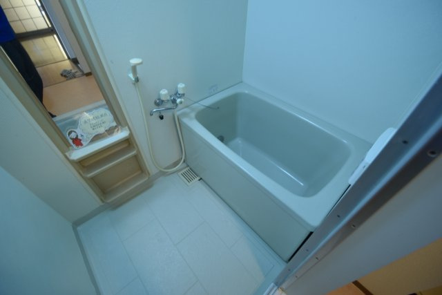 ロイヤルコートの浴室|追い焚き機能付