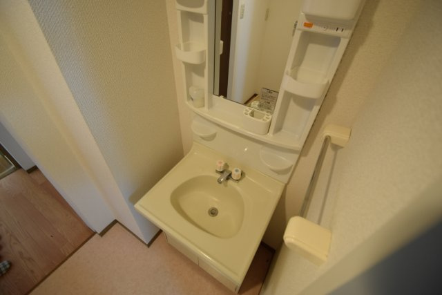 ロイヤルコートの洗面所|洗面台付き