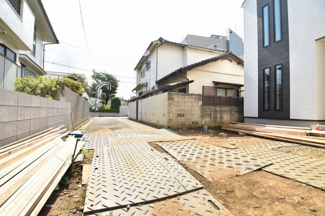 【前面道路含む現地写真】 | 徒歩圏に生活施設が集まった暮らしが便利な立地！