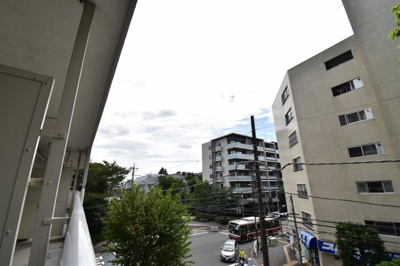 【展望】 | 武蔵境スカイハイツ | 景色を遮るものがないと、陽の光を長い時間浴びられます。空気も澄んでいるように感じますね。