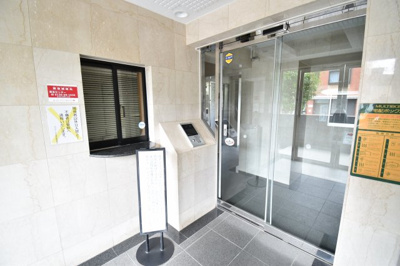 【エントランス】 | ランドール小金井 | セキュリティーもシッカリと安心なオートロック完備。女性とお子様だけのお留守番も安心ですね。