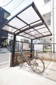 【その他共用部分】 | 嬉しい屋根付き駐輪場。もちろん無料です。